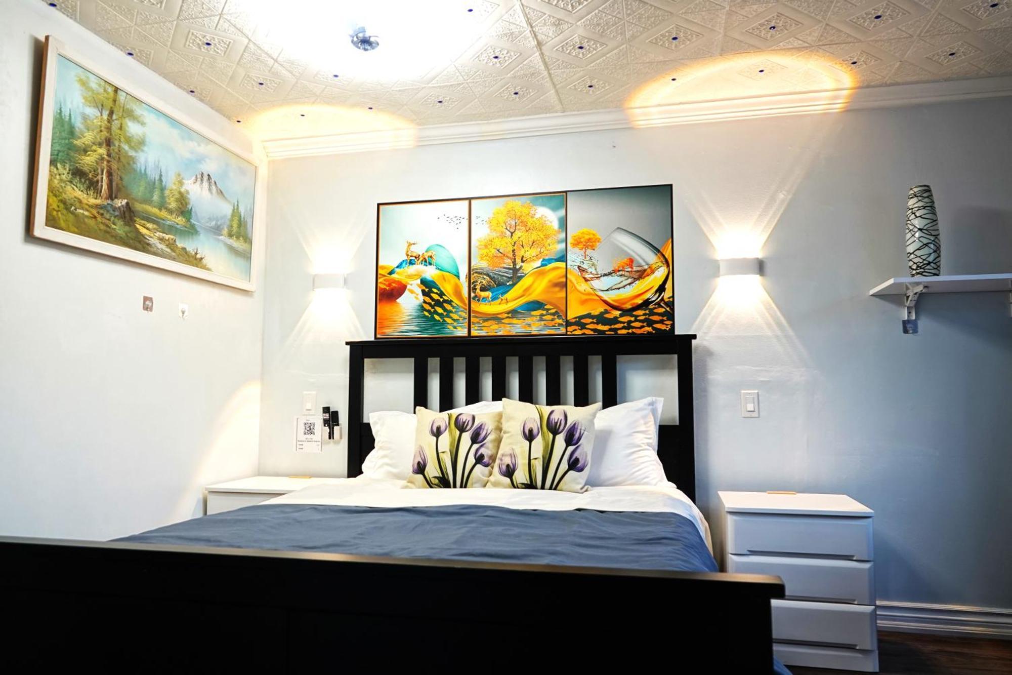 Renovated Cozy Bedroom With Private Washroom トロント エクステリア 写真